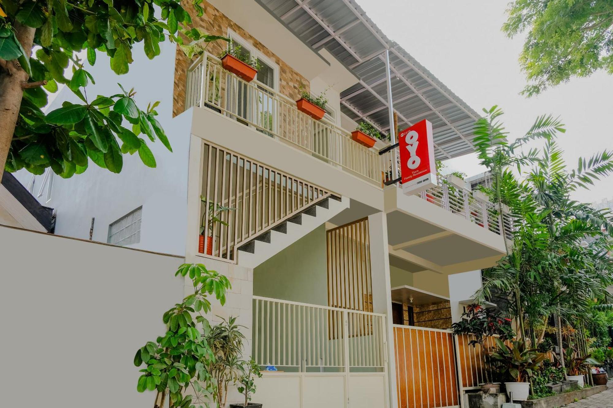 Oyo 2376 Tiara Family Residence Batu  Exterior photo