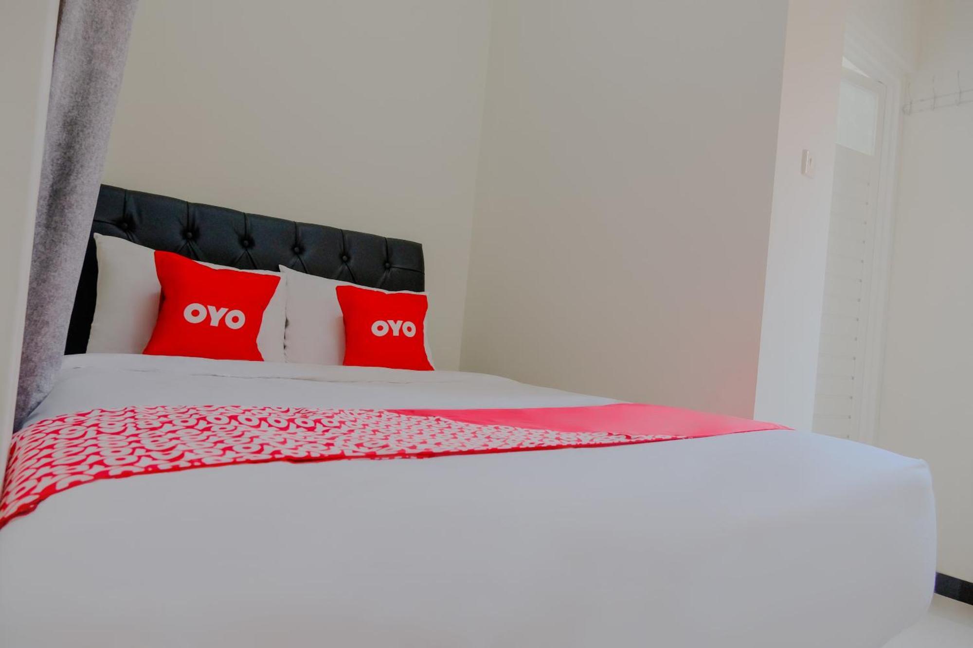 Oyo 2376 Tiara Family Residence Batu  Exterior photo